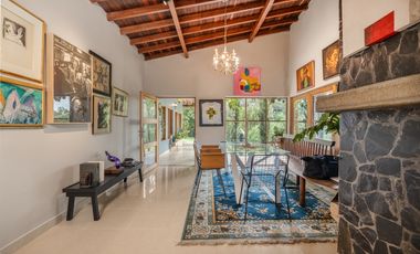 Renta casa amoblada en Alto de Las Palmas con diseño artistico