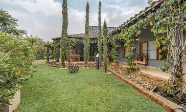Renta casa amoblada en Alto de Las Palmas con diseño artistico