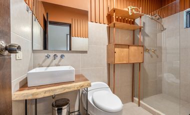 Renta casa amoblada en Alto de Las Palmas con diseño artistico