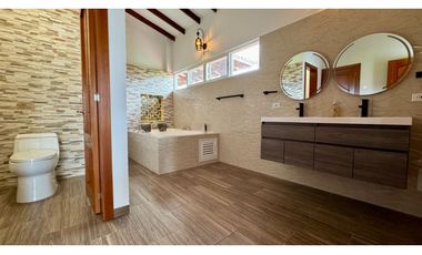 Finca nueva en venta / permuta en parcelación - Santa Elena El Cerrito