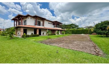 Finca nueva en venta / permuta en parcelación - Santa Elena El Cerrito