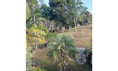 Linda Finca de 1883 M2 en 950 mill en La Capilla, Via Cachipay Cund.