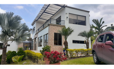 Linda Finca de 1883 M2 en 950 mill en La Capilla, Via Cachipay Cund.