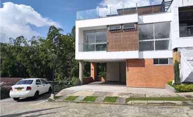 Hermosa Casa Envig El Atravesado 400m2 💰2350 Mill