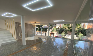 LOCAL COMERCIAL CON OFICINA EN RENTA 740 m2