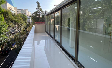 LOCAL COMERCIAL CON OFICINA EN RENTA 740 m2