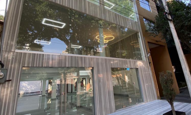 LOCAL COMERCIAL CON OFICINA EN RENTA 740 m2
