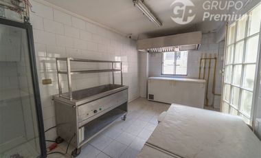 Sitio en Venta en Huerfanos, Amunategui/ SE VENDE EXCELENTE local comercial, restaurant con patentes y equipamiento, Negocio totalmente activo