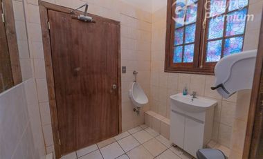 Sitio en Venta en Huerfanos, Amunategui/ SE VENDE EXCELENTE local comercial, restaurant con patentes y equipamiento, Negocio totalmente activo