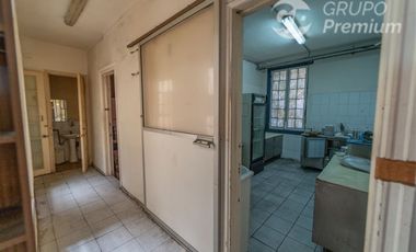 Sitio en Venta en Huerfanos, Amunategui/ SE VENDE EXCELENTE local comercial, restaurant con patentes y equipamiento, Negocio totalmente activo