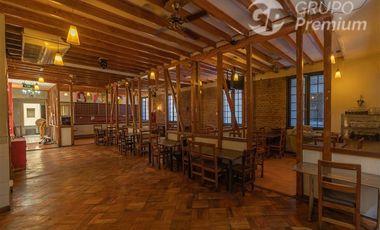 Sitio en Venta en Huerfanos, Amunategui/ SE VENDE EXCELENTE local comercial, restaurant con patentes y equipamiento, Negocio totalmente activo
