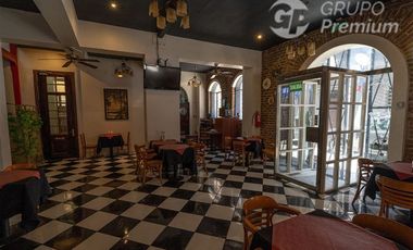 Sitio en Venta en Huerfanos, Amunategui/ SE VENDE EXCELENTE local comercial, restaurant con patentes y equipamiento, Negocio totalmente activo