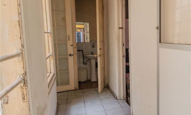 Sitio en Venta en Huerfanos, Amunategui/ SE VENDE EXCELENTE local comercial, restaurant con patentes y equipamiento, Negocio totalmente activo