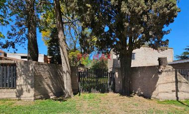 Casaquinta 3 amb Venta La Reja lote 1800m2, pileta