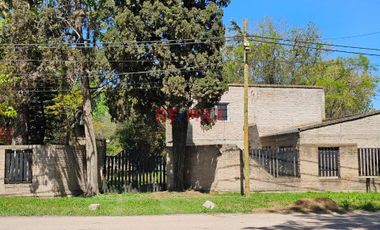 Casaquinta 3 amb Venta La Reja lote 1800m2, pileta