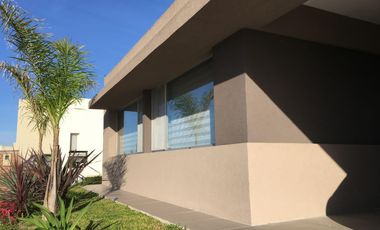 Alquiler de casa en el Barrio de Santa Juana amoblada -Canning