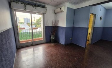 DEPARTAMENTO CÉNTRICO EN VENTA - APTO CRÉDITO HIPOTECARIO-.