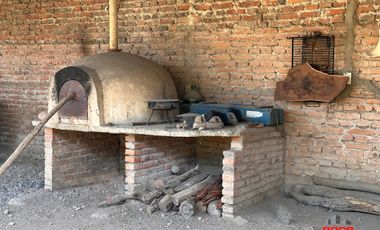 Casa en Venta en El Carmen,  a solo una Cuadra de la Plaza Principal