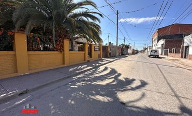 Casa en Venta en El Carmen,  a solo una Cuadra de la Plaza Principal