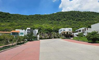 Venta de casa nueva en Cumbres del Cimatario con recamara en PB