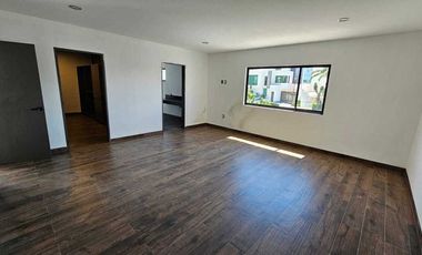 Venta de casa nueva en Cumbres del Cimatario con recamara en PB