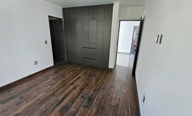 Venta de casa nueva en Cumbres del Cimatario con recamara en PB