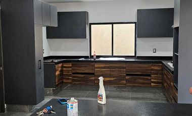 Venta de casa nueva en Cumbres del Cimatario con recamara en PB