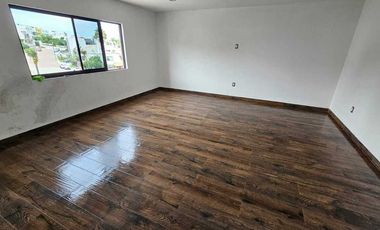 Venta de casa nueva en Cumbres del Cimatario con recamara en PB