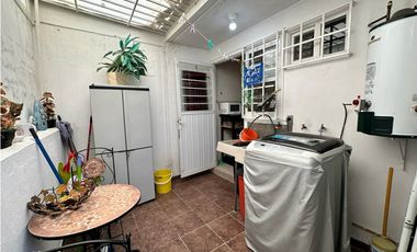Renta casa de un piso amueblada en esquina en Paseos del Bosque
