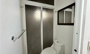 Renta casa de un piso amueblada en esquina en Paseos del Bosque