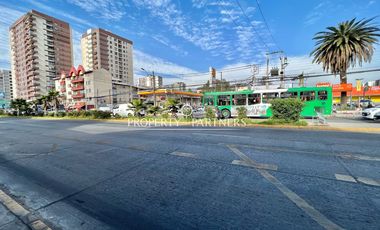 Local comercial operativo, salida metro Ciudad del Niño