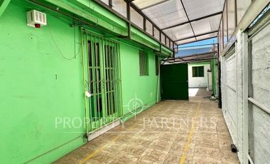 Estupenda casa uso comercial al lado del metro el parrón