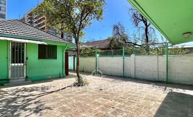 Estupenda casa uso comercial al lado del metro el parrón