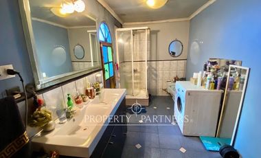 Gran terreno dos casas y dos locales comerciales