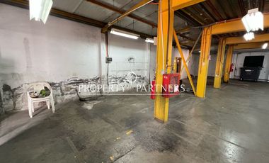 Venta de galpón comercial con oficinas