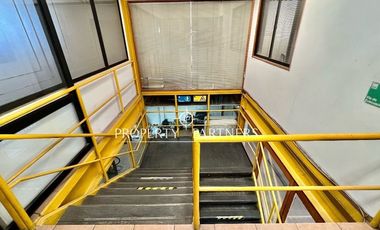 Venta de galpón comercial con oficinas