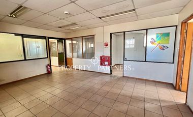 Venta de galpón comercial con oficinas