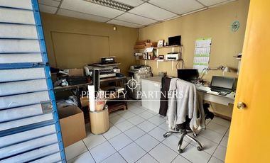 Venta de galpón comercial con oficinas