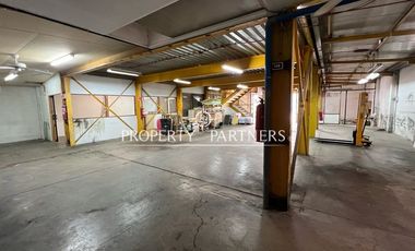 Venta de galpón comercial con oficinas