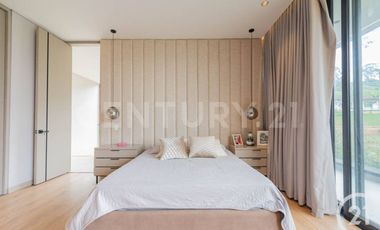 Se Renta Casa Nueva con acabados de lujo en exclusiva parcelación en la Estrella