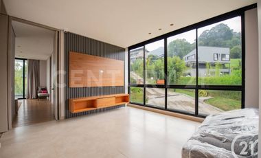 Se Renta Casa Nueva con acabados de lujo en exclusiva parcelación en la Estrella