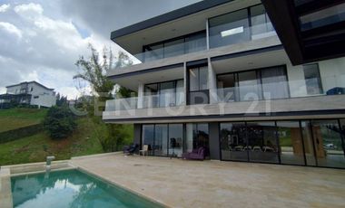 Se Renta Casa Nueva con acabados de lujo en exclusiva parcelación en la Estrella