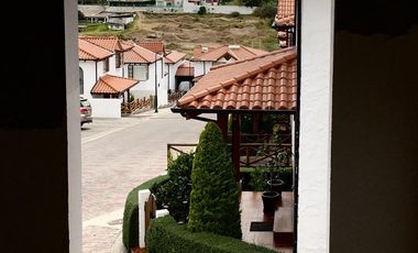 Venta casa nueva Cumbayá, cerca a la Ruta Viva 3dormitorios