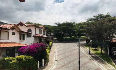 Venta casa nueva Cumbayá, cerca a la Ruta Viva 3dormitorios