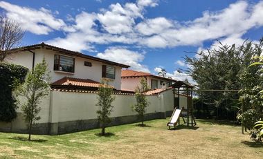Venta casa nueva Cumbayá, cerca a la Ruta Viva 3dormitorios