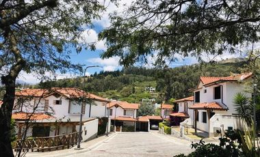 Venta casa nueva Cumbayá, cerca a la Ruta Viva 3dormitorios