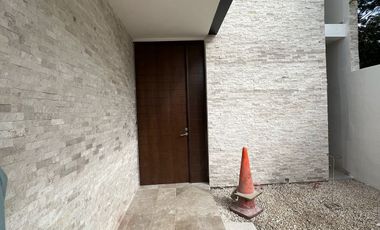 CASA VENTA MERIDA 3 RECAMARAS Y PISCINA EN PRIVADA CON AMENIDADES CONKAL