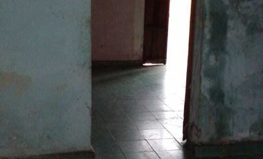 CASA PARA REMODELAR EN VENTA EN ESQUINA, EN EL PUEBLO MAGICO DE IZAMAL.
