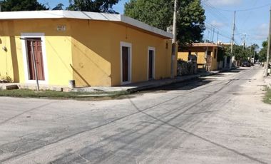 CASA PARA REMODELAR EN VENTA EN ESQUINA, EN EL PUEBLO MAGICO DE IZAMAL.