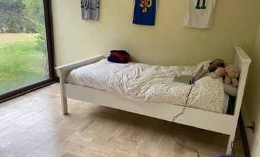 CASA 4 DORM + SERVICIO CHAMISERO